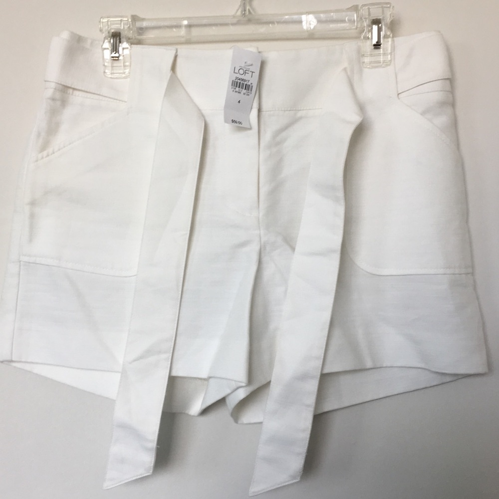BRAND NEW cream LOFT shorts